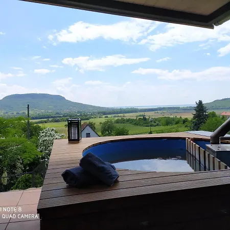 Naphoz Holddal アパート *