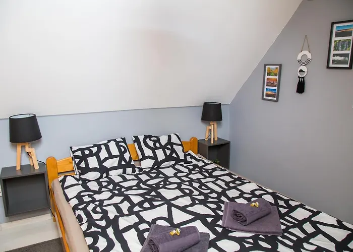 Naphoz Holddal Apartament Kisapati